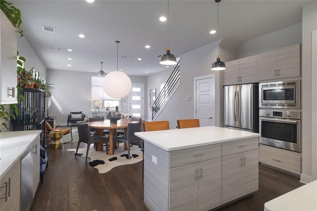 Building Photo - 6021 Seville Dr