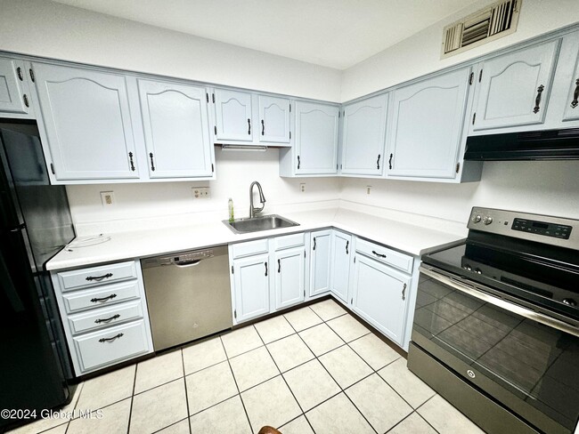 Building Photo - 3A Lacosta Dr