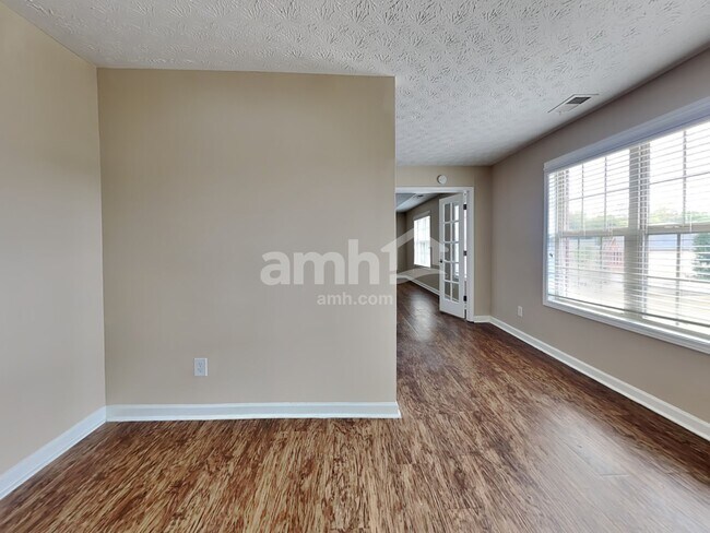 Building Photo - 70 Maxton Ave