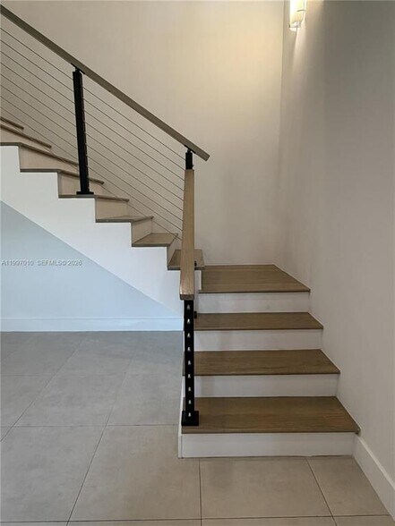 Building Photo - 540 SW 6th Ave