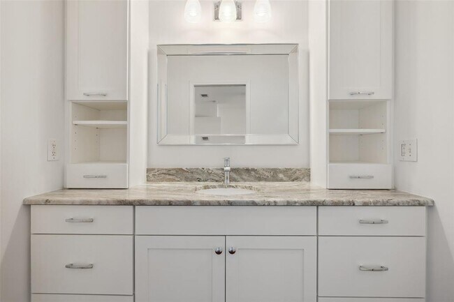 Building Photo - 7202 Squirrel Oak Cir