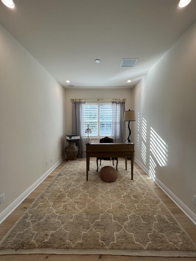 Building Photo - 9007 St Lucia Dr