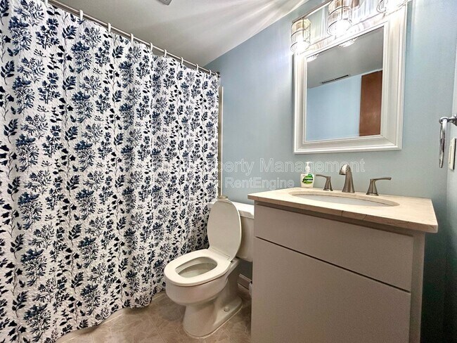 Building Photo - 2728 Vassar Dr SE