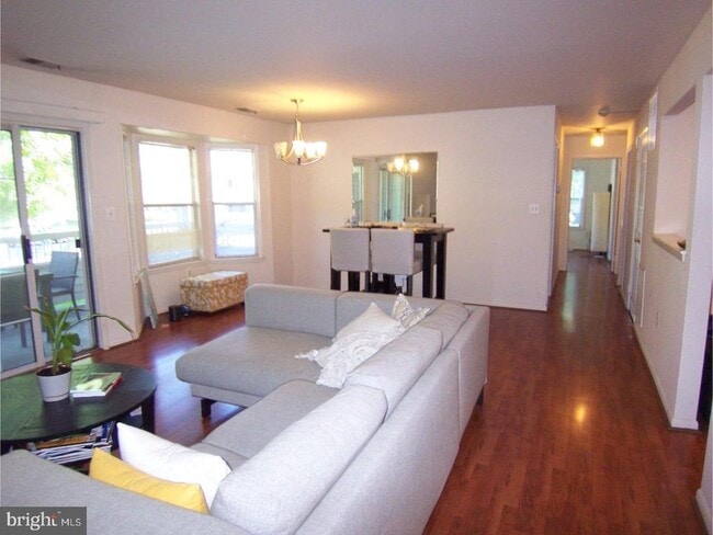 Building Photo - 102 Sequoia Ct