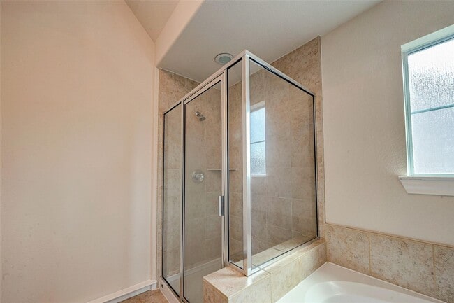 Building Photo - 3302 Clearview Cir