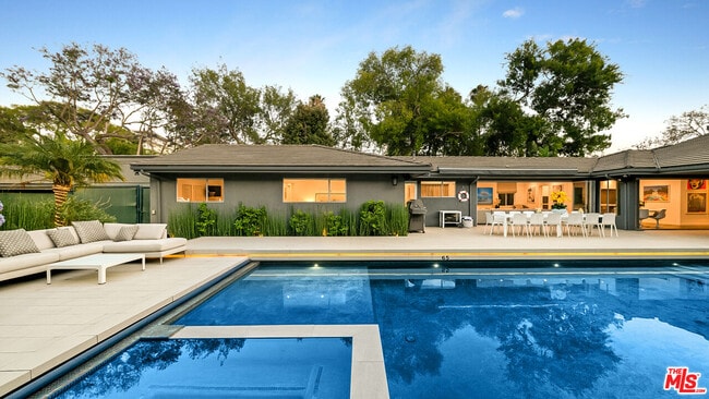 Building Photo - 602 Whittier Dr
