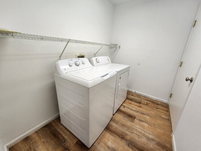 Building Photo - Great 3 Bed Ranch Style Home In Green Valley Ranch Neighborhood