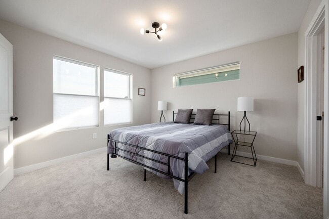 Building Photo - Move In Special- Up to 3 Month's Free !! N...