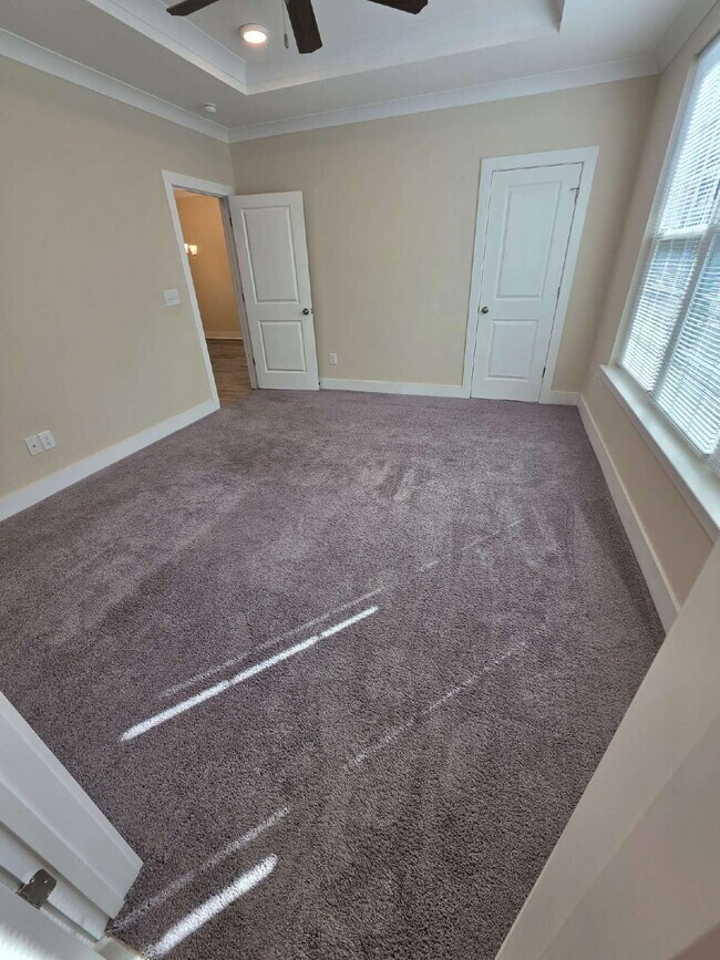 Building Photo - "Charming Kernersville Townhouse: Spacious 3-Bedroom Retreat with 2.5 Baths on Eastfall Street!"