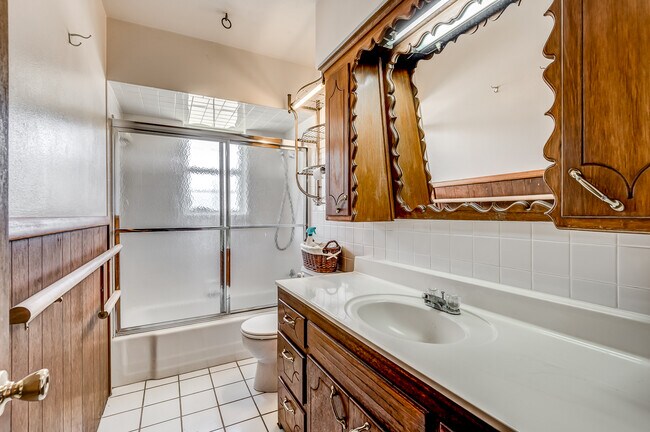 bathroom 2 - 27 Summit Cir