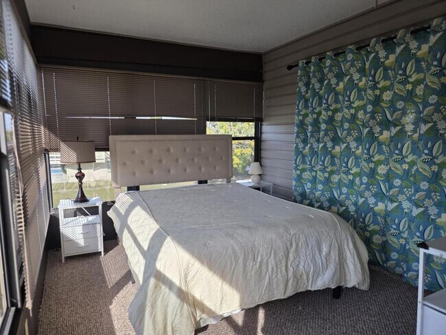 Building Photo - 4261 Paradise Cir