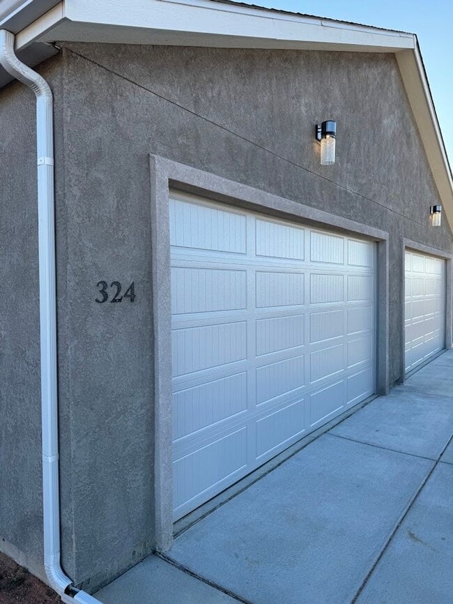 Building Photo - 324-326 W Coral Dr