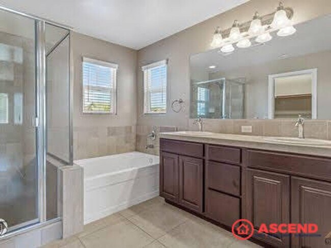Building Photo - Stunning 4 bedroom Home In Gated Community!