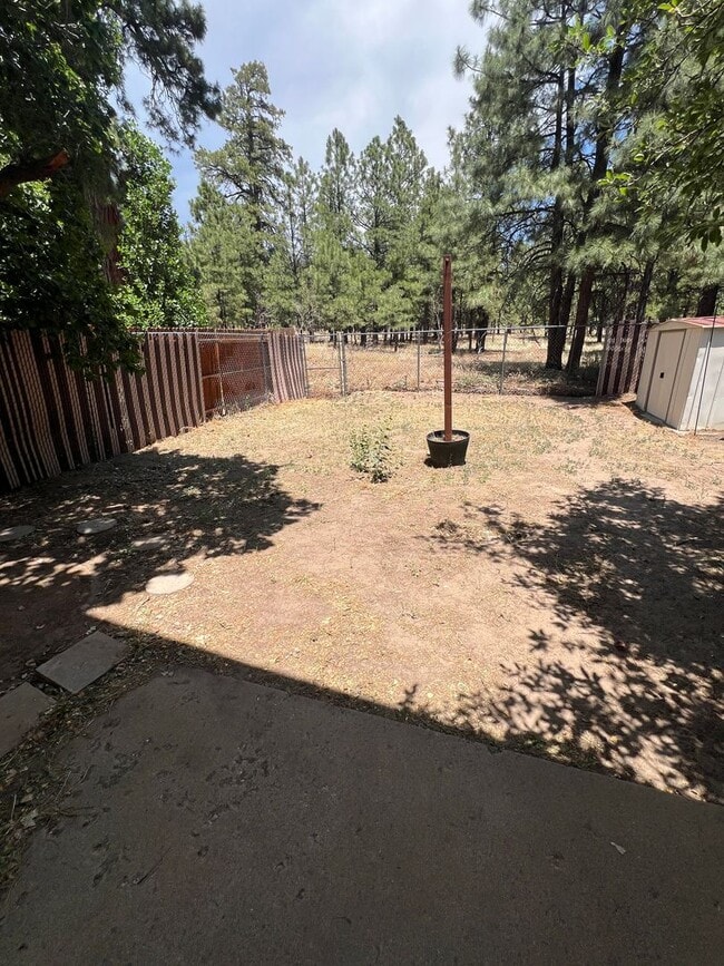 Building Photo - (LEASE PENDING) $2,125 - 3 Bedroom/1.5 Bath and Backyard. Christmas Tree Estates.