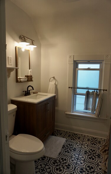 Building Photo - 712 45th St