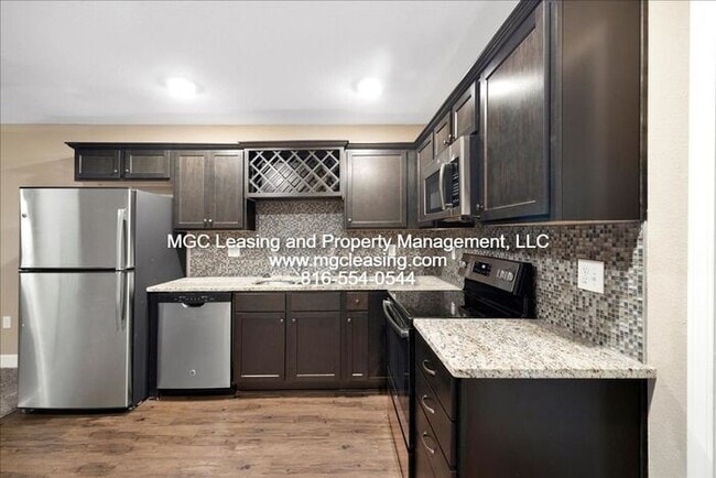 Building Photo - 2102 Hickoryleaf Ln