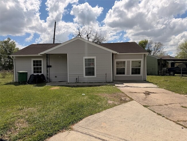 Building Photo - 6103 Sherwood Dr