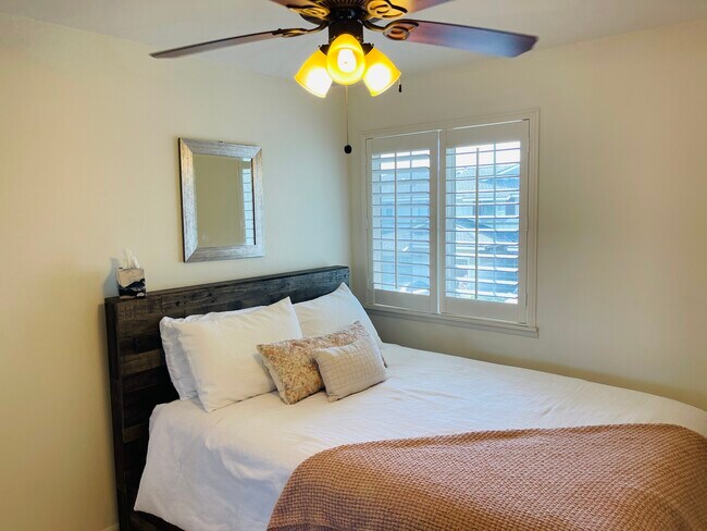 Building Photo - 92-1498 Aliinui Dr