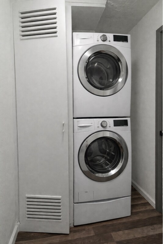 Building Photo - 2123 Down St