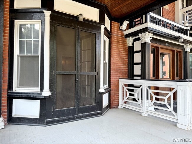 Building Photo - 246 Bryant St