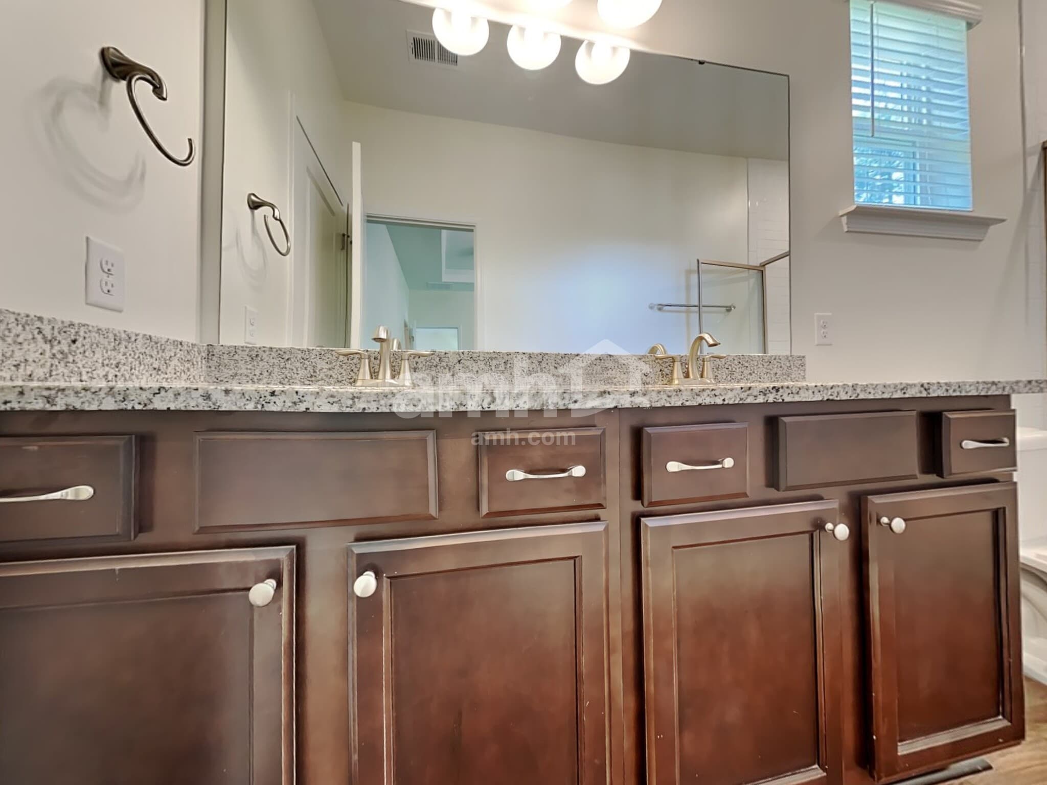 Building Photo - 513 West St