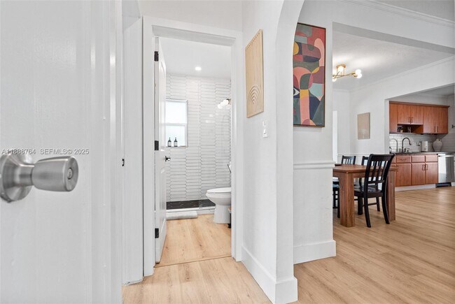 Building Photo - 1636 Arthur St