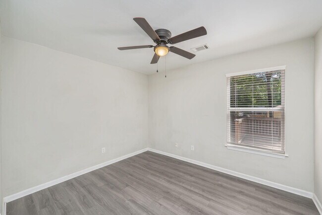 Building Photo - 242 Wainwright Dr
