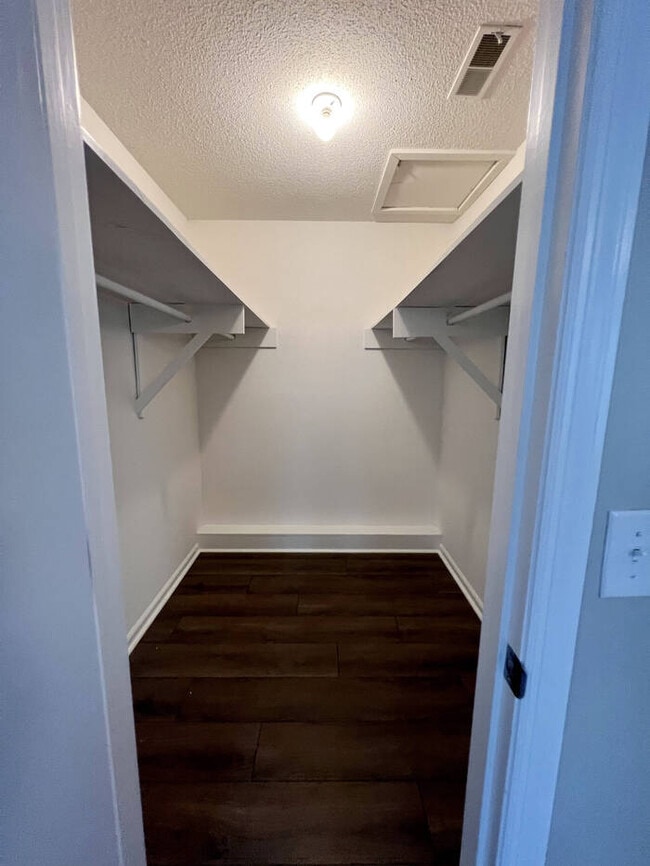 Building Photo - 21A Battery Walk Court