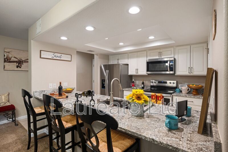 Building Photo - 23726 Pondview Pl