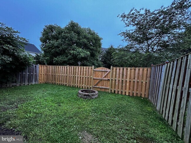 Building Photo - 312 Quinton Oaks Cir