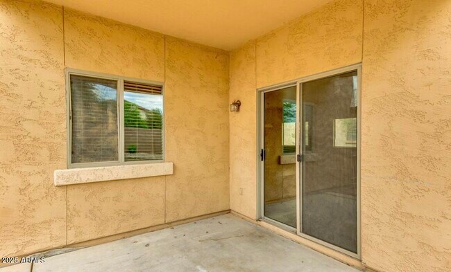 Building Photo - 388 E Palomino Way