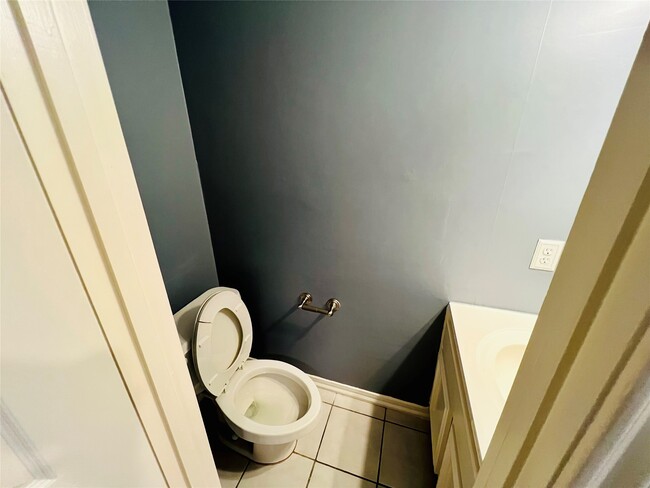 Building Photo - 16079 Hidden Acres Dr