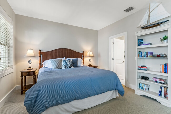 Building Photo - 681 Ocean Palm Way