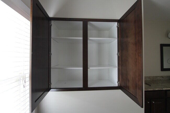 Building Photo - HUGE Historic Home with amazing fenced in yard and golf course views!