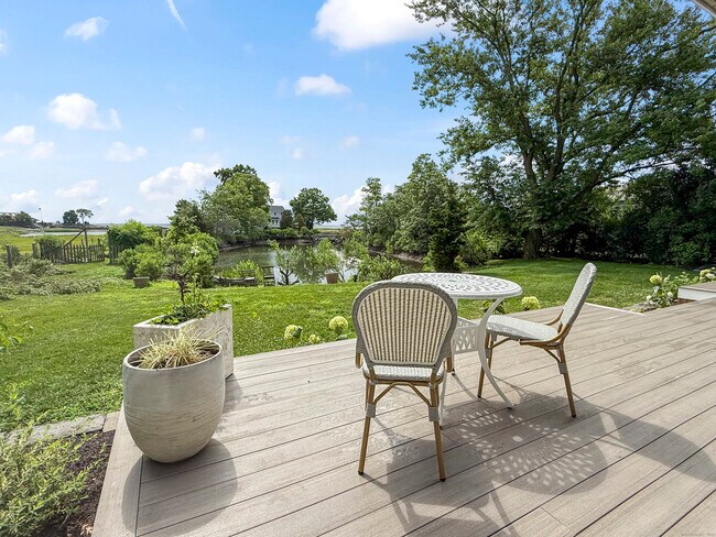 Building Photo - 52 Shorehaven Rd