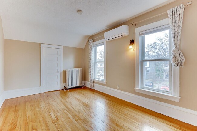 Building Photo - Gorgeous Uptown 4-bed 2-bath Single-Family House w/ Garage + Fenced-In Yard