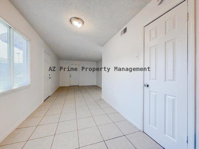 Building Photo - 1455 N 53rd Dr
