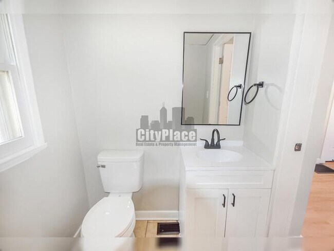 Building Photo - 3027 Boulevard Pl