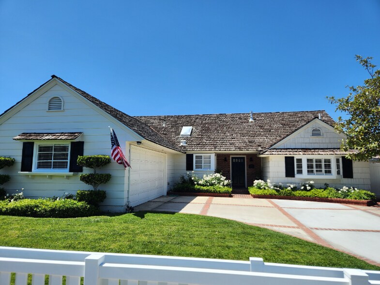 Primary Photo - 1219 Essex Ln