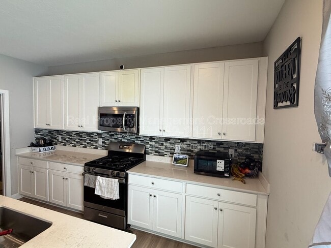 Building Photo - 8754 Laurelton Pl