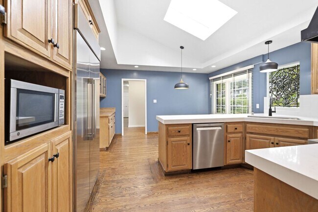 Building Photo - 2973 Arguello Dr