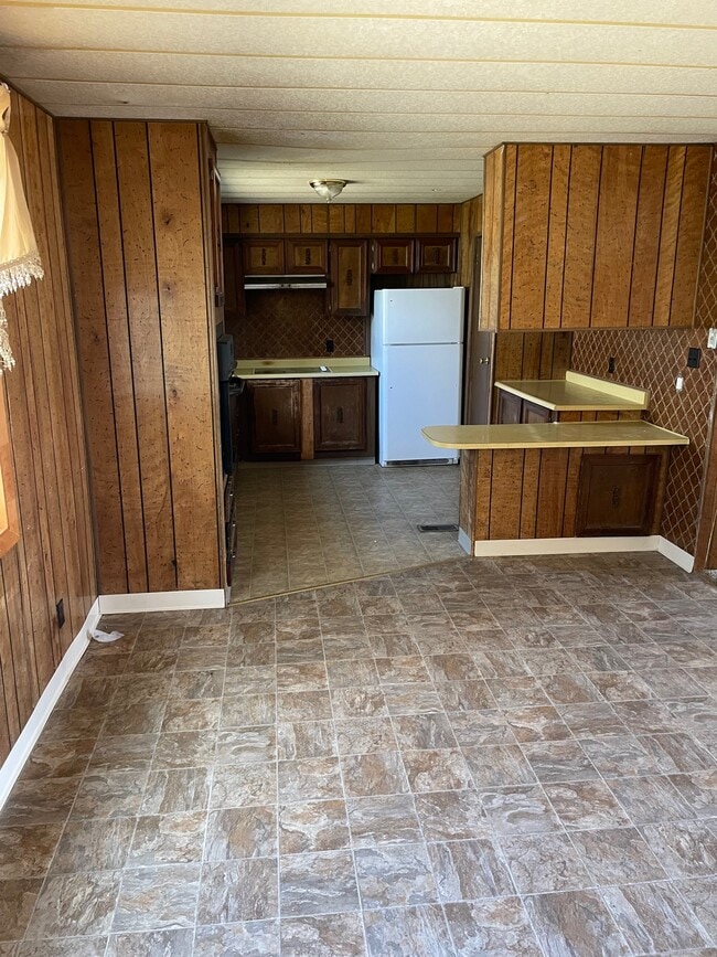 Building Photo - 630 N Adam Dr