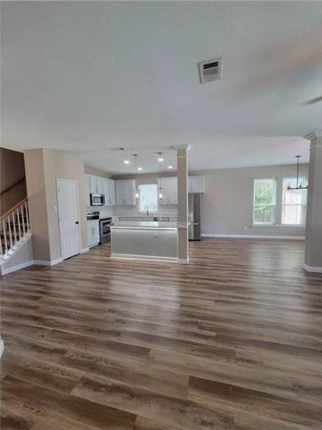 Building Photo - 107 Redwood Ln