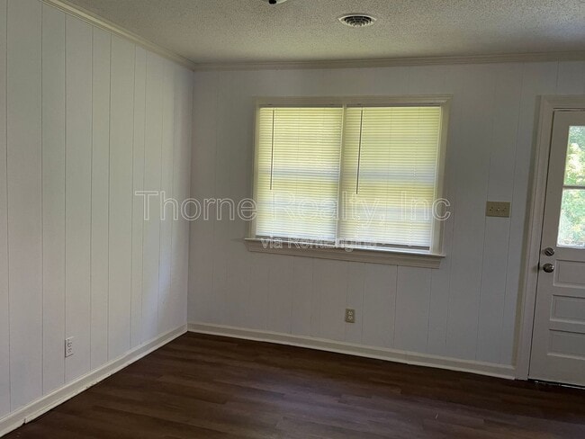 Building Photo - 501 Nelson St