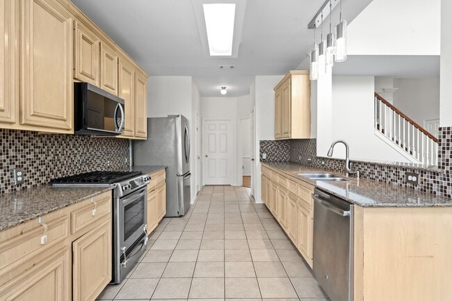 Building Photo - 2122 Hill Canyon Ct