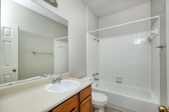 Building Photo - 2826 Southampton Way