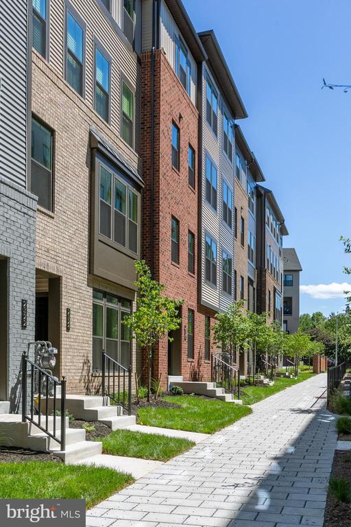 Building Photo - 2328 Water Promenade Ave