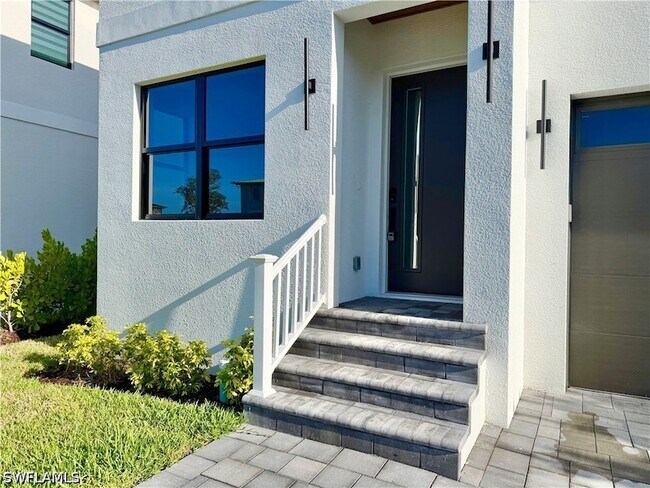 Building Photo - 2727 Van Buren Ave