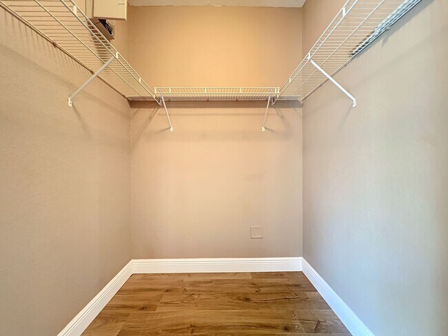 Building Photo - LUXURY 3 Bedroom / 2 Bath Townhome in a ga...