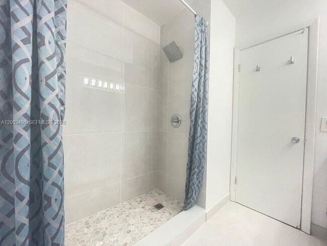 Building Photo - 1556 San Benito Ave